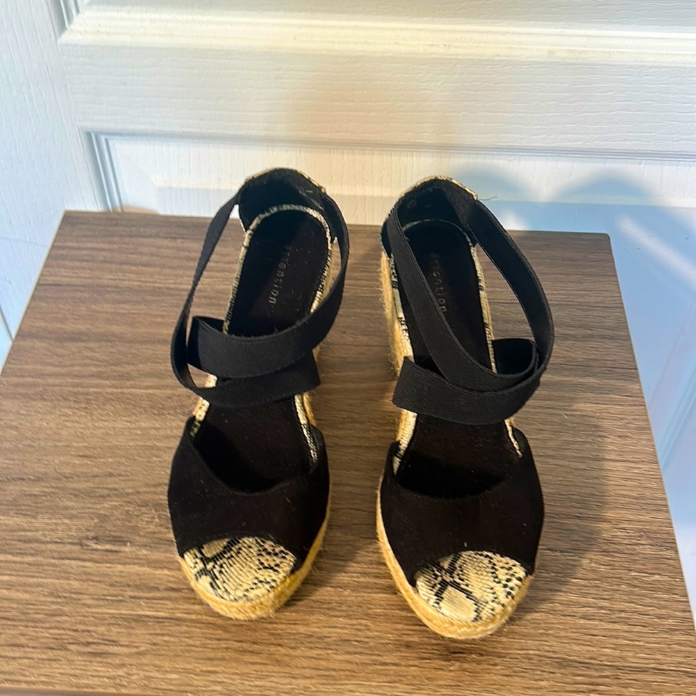 ATTENTION BLACK WEDGES ANKLE STRAPS IN SIZE 6